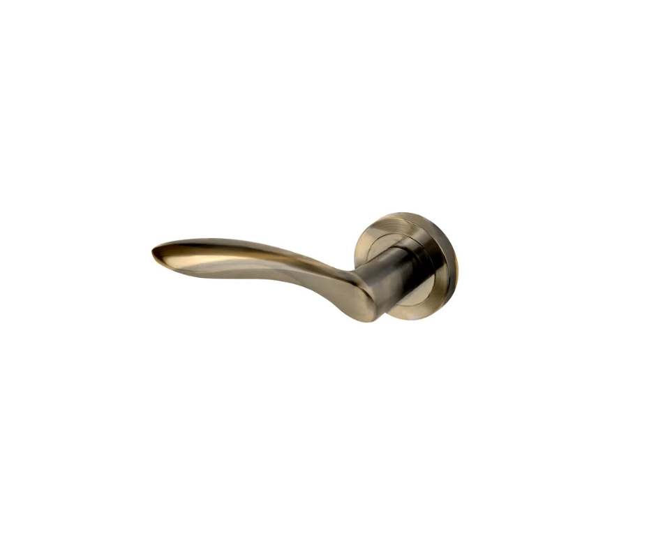 Baltimore lever handle, antique brass
