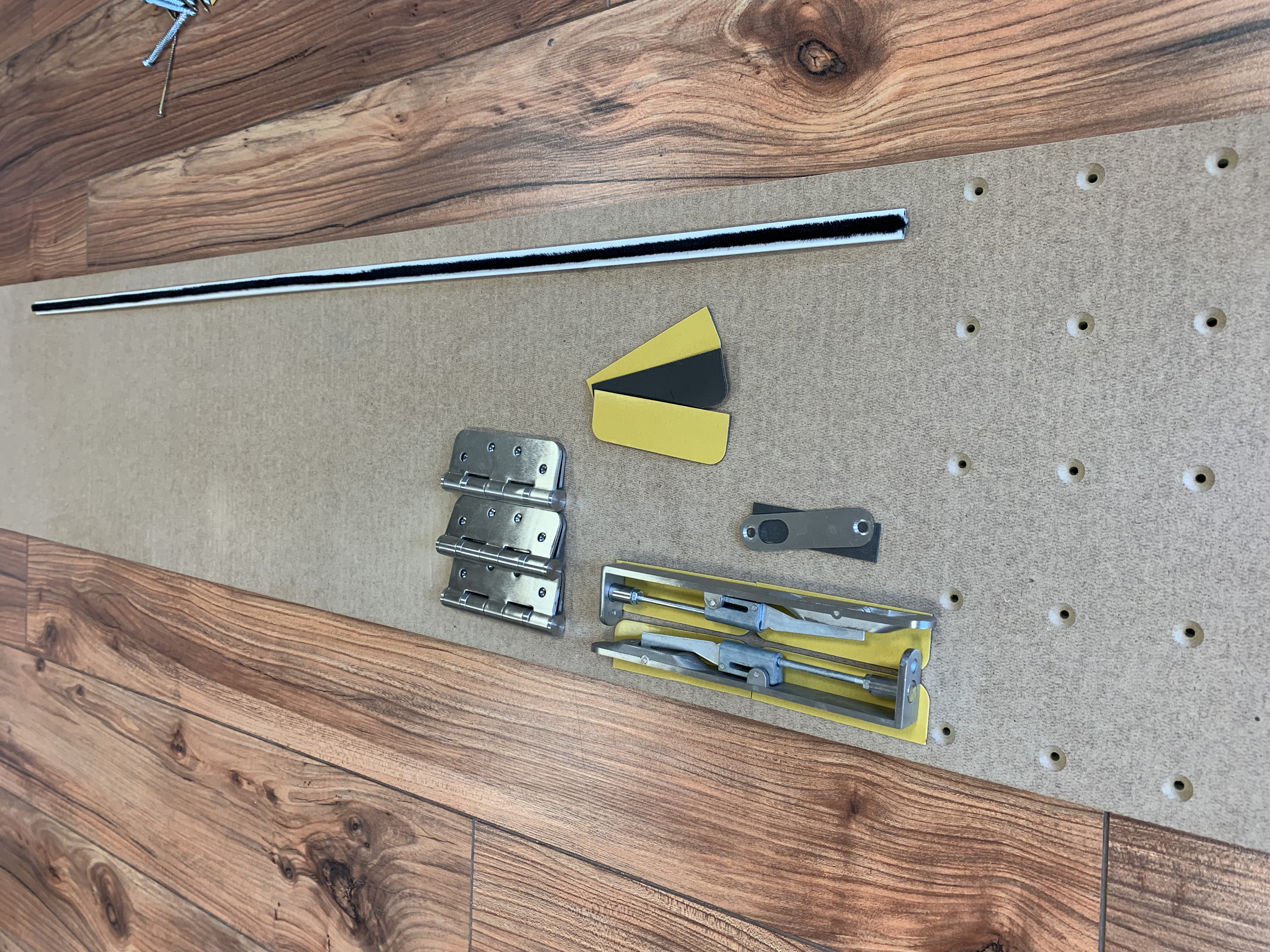 ReadyDoor fire door hardware: hinges, mortise lock, keeps, screws and intumescent seals